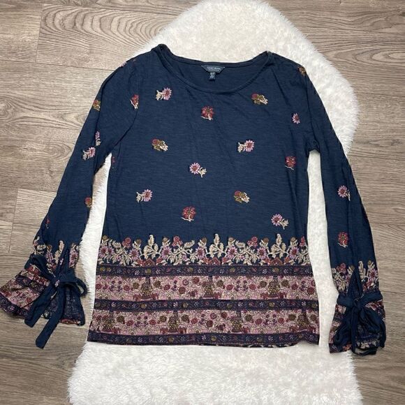 Lucky Brand Top Long Bell Sleeve Size XS Navy Blue Floral - Picture 2 of 9